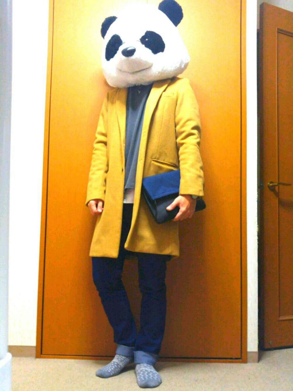 「パンダマン、王道、チェスターコート、ビックシルエット、シンプル、大人、クラッチバッグ」｜「パンダマンのアイテム（その他、ホワイト系）」を使った、パンダマンさん（メンズ・170cm）の冬コーディネートの1枚目の写真