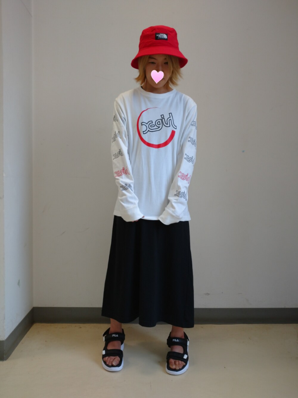 「x-girl、ワンピース、ラクチンコーデ、バケットハット、ロンT、スポーツサンダル、シンプル、ガーリー、FILA、ストリートMIX」｜「しまむらのアイテム（ワンピース/ドレス、ブラック系）」を使った、🍵麻亜羅&まこづ🍵【プロフ必読】さん（レディース・156cm）の夏コーディネートの1枚目の写真
