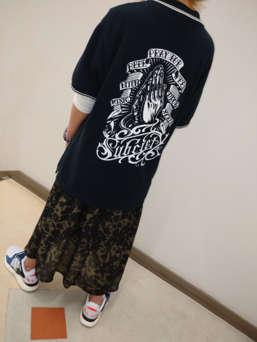 「パンク、ロック、ストリート、サブサエティ(Subciety)、ガーリー、GU、ポロシャツ、バケットハット、スニーカー、adidas」｜「Subcietyのアイテム（ポロシャツ、ブラック系）」を使った、🍵麻亜羅&まこづ🍵【プロフ必読】さん（レディース・156cm）の夏コーディネートの1枚目の写真