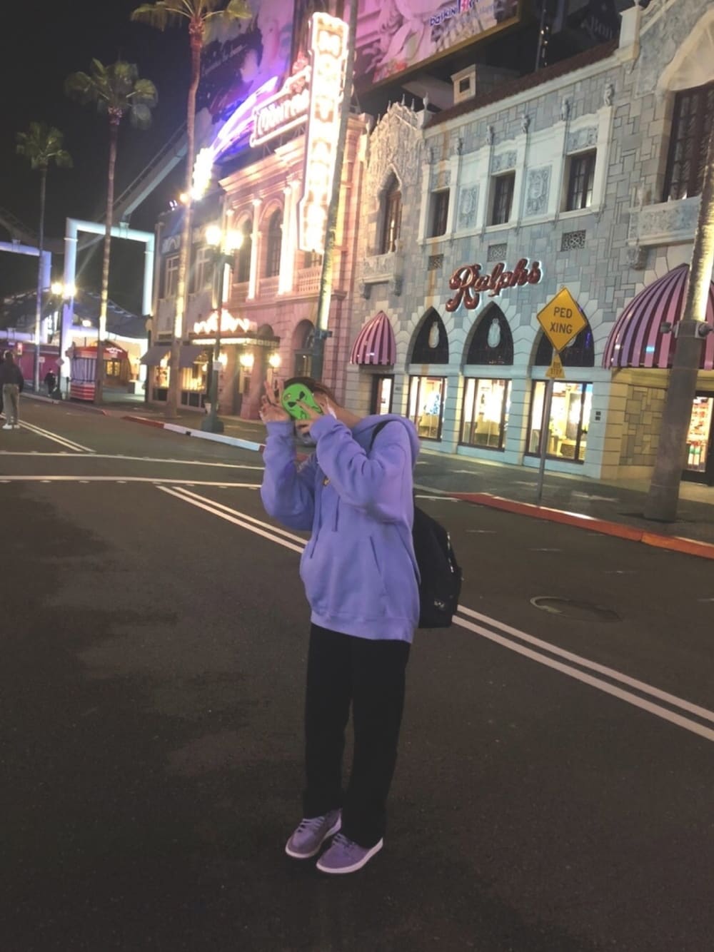 「ユニバ、パーカー、UNIF、パープル、スニーカー、NIKE、古着、秋のコーデ、おしゃれさんと繋がりたい、ootd」｜「RIPNDIPのアイテム（財布/小物、グリーン系）」を使った、eee👽さん（レディース・154cm）の秋コーディネートの1枚目の写真
