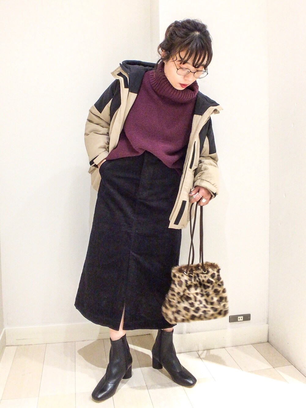 「タートルネック、タートルネックニット、ビッグシルエット、タイトスカート、オトナ女子、ママコーデ、大人カジュアル、休日スタイル、アウター、冬アウター」｜「GLOBAL WORKのEYE WEAR MFW/844464（メガネ、その他）」を使った、バヤコさん（レディース・161cm）の冬コーディネートの1枚目の写真
