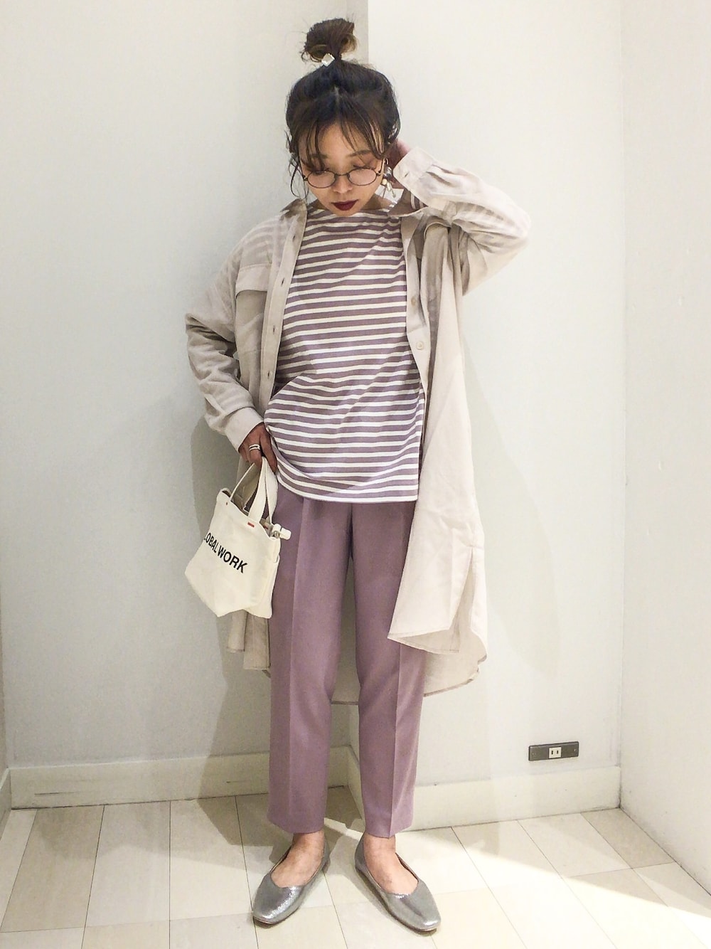 「パステル映える春、カラーパンツ、テーパードパンツ、センタープレス、ワントーンコーデ、くすみカラー、ボーダー、ボーダートップス、シアー、透け感」｜「GLOBAL WORKのEYEWEAR/Men SS/868622（メガネ、ブラウン系）」を使った、バヤコさん（レディース・161cm）の春コーディネートの1枚目の写真