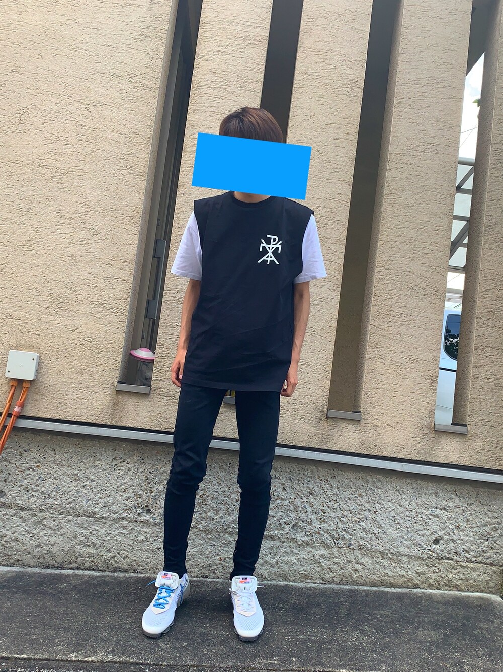 「gruniforma、gosharubchinskiy、off white、NIKE、off-white×NIKE、ブラック、スキニー」｜「gruniformaのアイテム（Tシャツ/カットソー、ブラック系）」を使った、Eveoさん（メンズ・176cm）の夏コーディネートの1枚目の写真