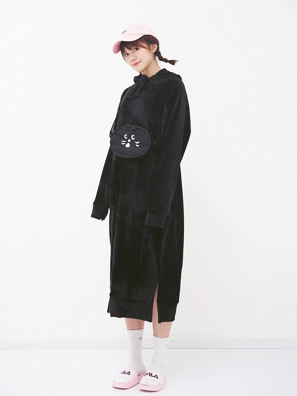 「オトナカジュアル、ゆるコーデ、秋のコーデ、ワイドパンツ、キレイめ」｜「STUSSYのアイテム（キャップ、ピンク系）」を使った、 媛ちゃんさん（レディース・166cm）の秋コーディネートの1枚目の写真