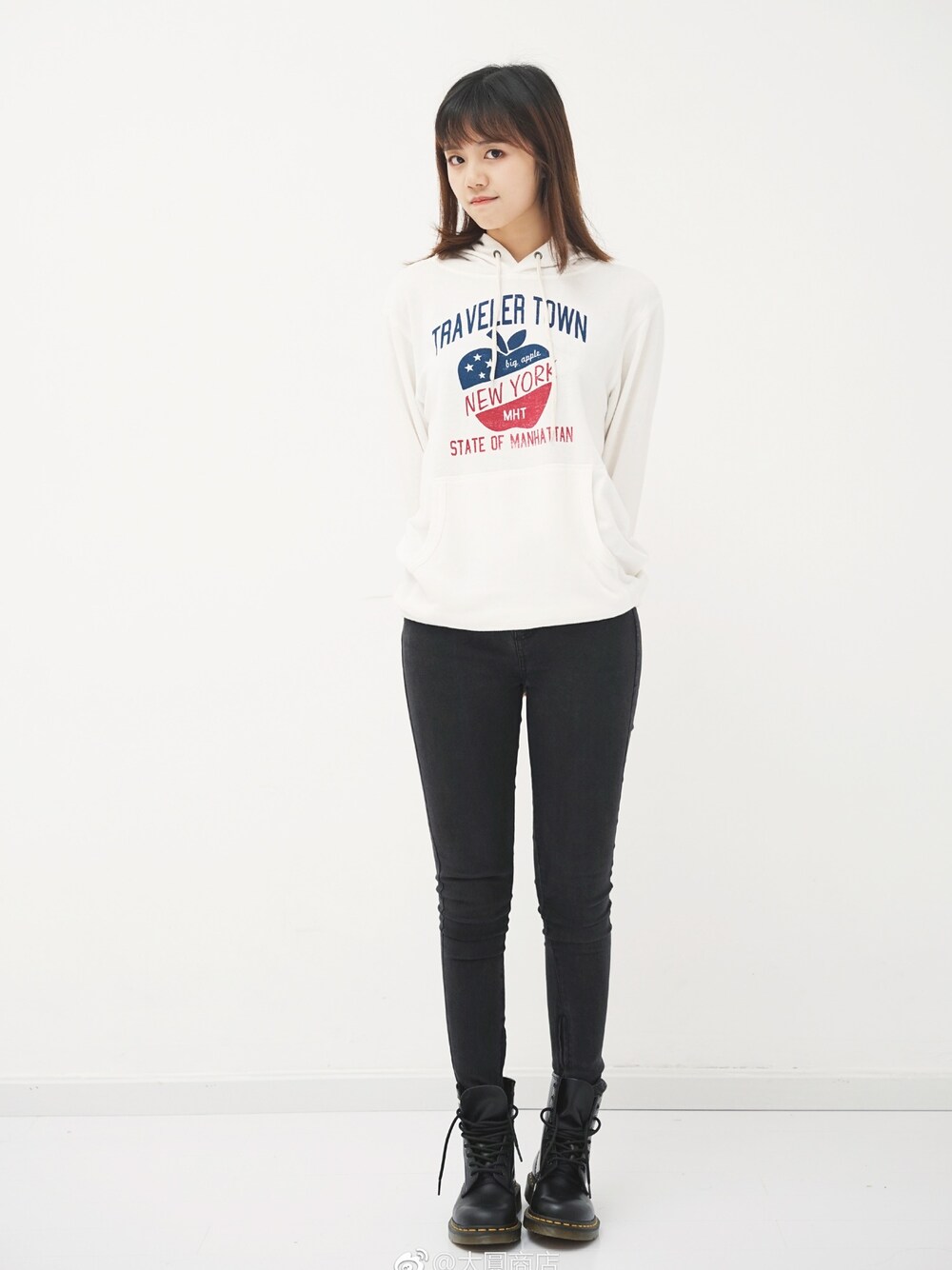 「シンプル、ootd、春コーデ、出勤コーデ、大人カジュアル」｜「Russell Athleticのアイテム（パーカー、ホワイト系）」を使った、 媛ちゃんさん（レディース・166cm）の冬コーディネートの1枚目の写真