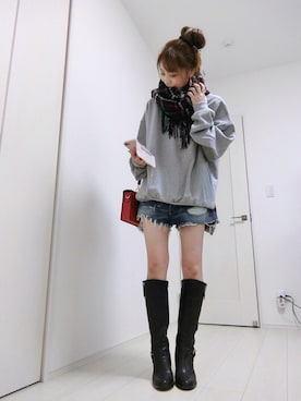 「DHOLIC（ディーホリック）の10COLORSアンバランスヘムスウェットプルオーバー（スウェット）」を使った、natsukaさん（レディース・159cm）の秋コーディネート
