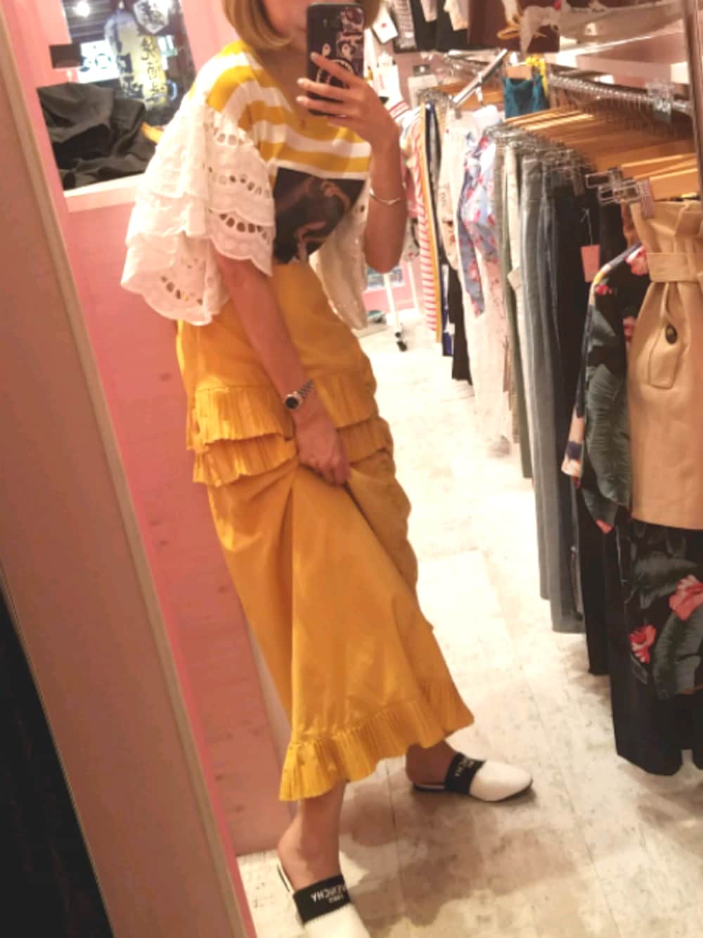 「オトナ女子、イエロー、ボーダー、スカート、オトナカジュアル、GIVENCHY、GUREUNGURE、韓国ファッション、上野、個性派」｜「GURE UN GUREのアイテム（Tシャツ/カットソー、イエロー系）」を使った、GURE UN GUREさん（レディース・157cm）の夏コーディネートの1枚目の写真