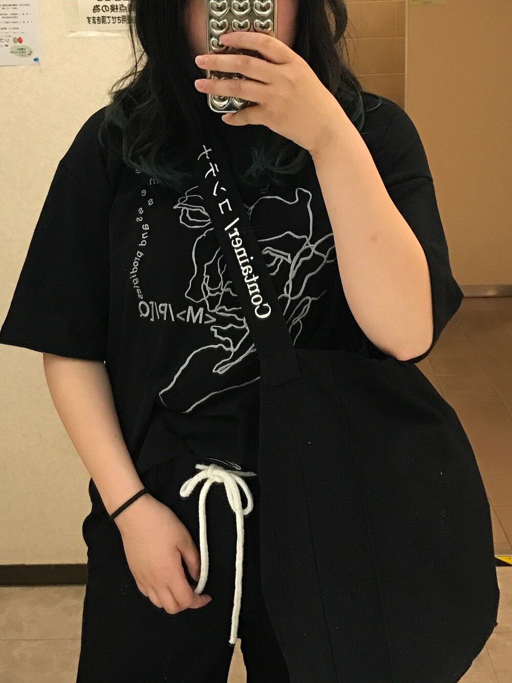 「コンテナ、MPQ、韓国ブランド、韓国ファッション、紐ベルト、オールブラック、replaycontainer、ディッキーズ(Dickies)、黒、黒コーデ」｜「mpqのアイテム（Tシャツ/カットソー、ブラック系）」を使った、ｓａｙｕｋｉさん（レディース・165cm）の春コーディネートの1枚目の写真