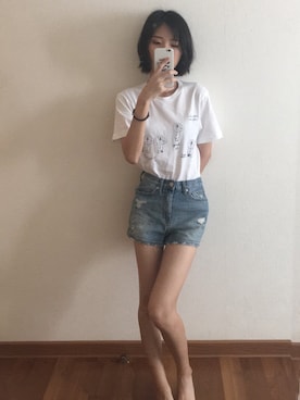 「UNIQLO（ユニクロ）のアイテム（デニムパンツ、ブルー系）」を使った、粒柠噶粒橙さん（161cm）の夏コーディネート