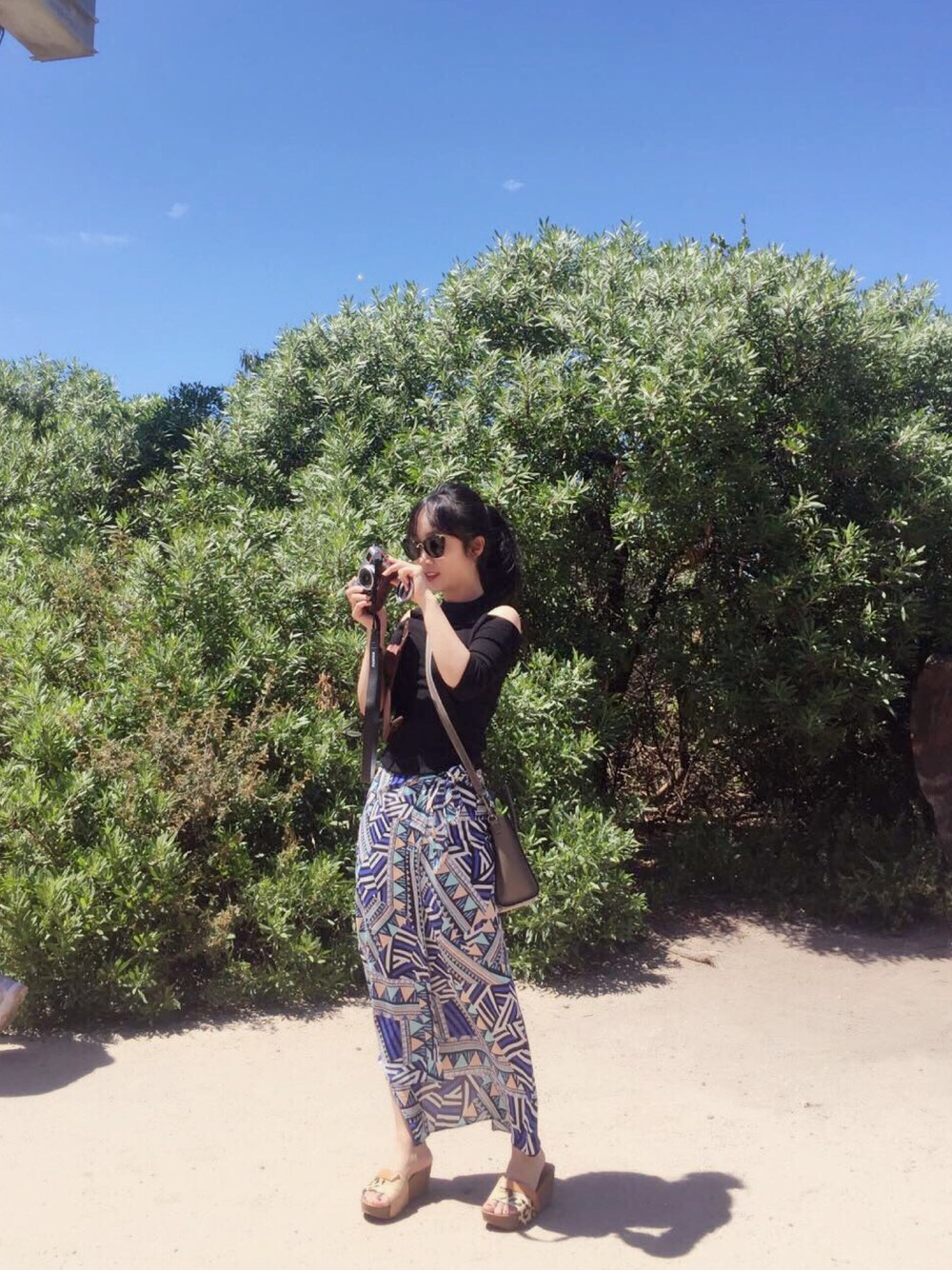 「great ocean road」｜「CELINEのアイテム（スーツケース/キャリーバッグ、グレー系）」を使った、Joさん（レディース・157cm）の春コーディネートの1枚目の写真