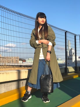「AVIREX（アヴィレックス）のアイテム（トレンチコート）」を使った、ヤマモトマイさん（レディース・165cm）の春コーディネート