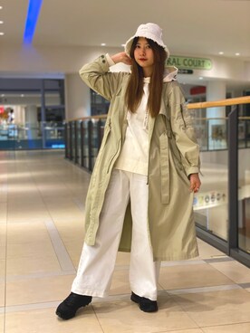 「AVIREX（アヴィレックス）のアイテム（トレンチコート）」を使った、ヤマモトマイさん（レディース・165cm）の春コーディネート