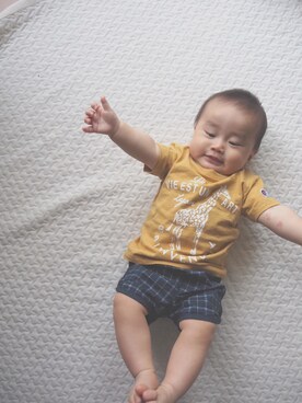「Champion（チャンピオン）のアイテム（Tシャツ/カットソー、イエロー系）」を使った、shuuuuさん（キッズ）の春コーディネート