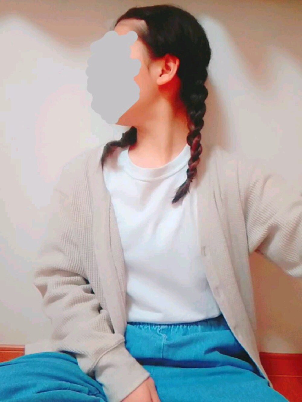 「シンプルコーデ、ゆるコーデ、ユニクロだいすき、カジュアル？、夜中にこっそり撮影、おしゃれさんと繋がりたい、ハーフと間違えられる、いいね、save、フォローお願いします！、質問などお気軽にお願いします」｜「UNIQLOのアイテム（カーディガン/ボレロ、ベージュ系）」を使った、totowear21さん（レディース・152cm）の冬コーディネートの1枚目の写真