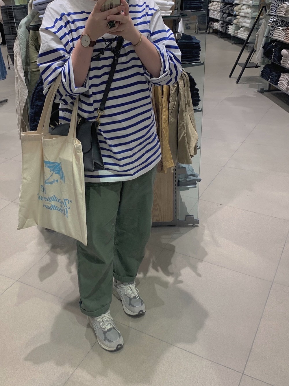 「春服、バスクシャツ、シンプルコーデ、今日の服、URBANRESEARCH、military、古着、ニューバランス、パンツスタイル、大人カジュアル」｜「NEW BALANCEのアイテム（スニーカー、グレー系）」を使った、はなさん（レディース・160cm）の春コーディネートの1枚目の写真