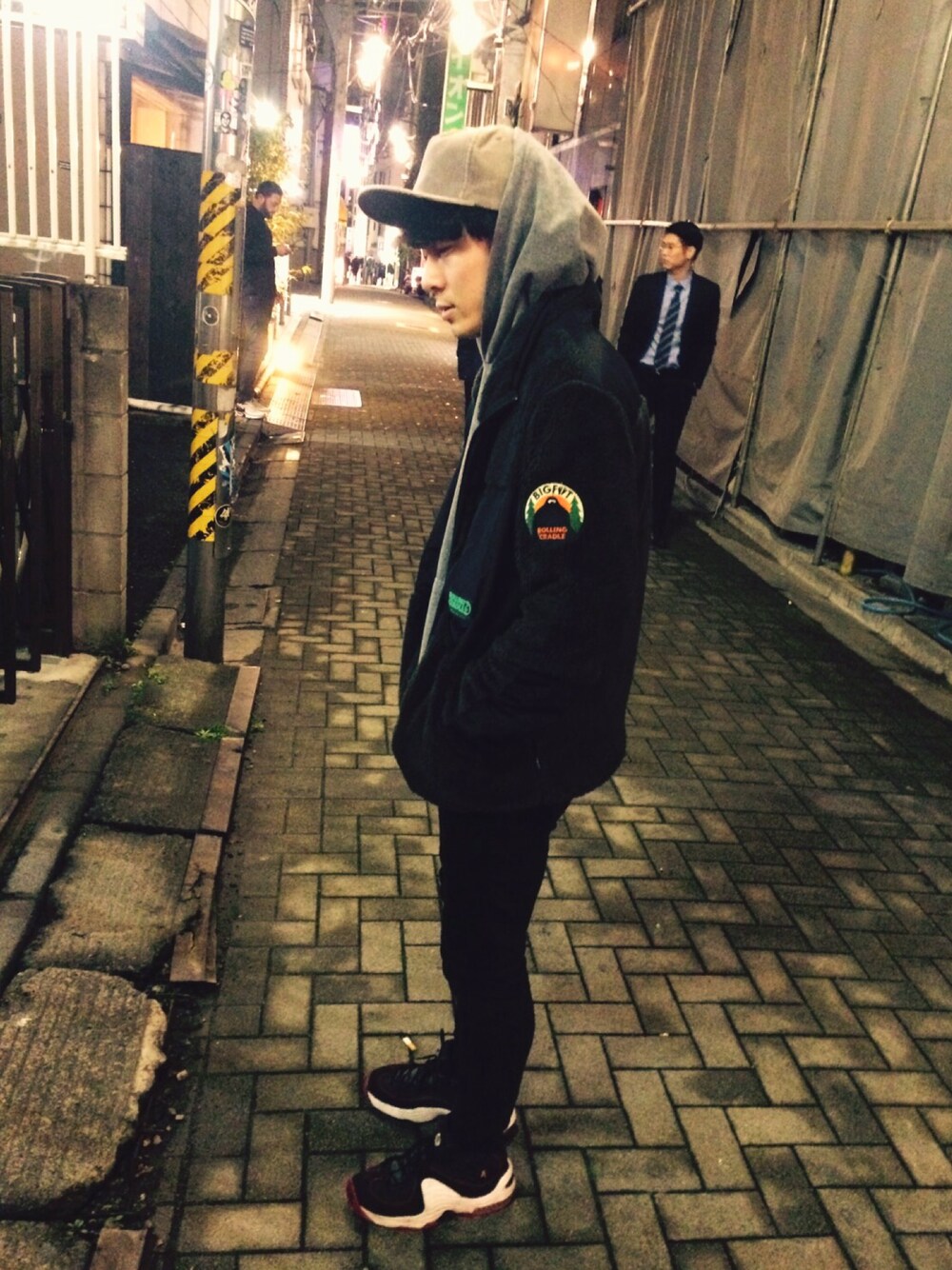 「ロリクレ、ビッグフット、NIKE、AIR PENNY2」｜「ROLLING CRADLEのアイテム（ナイロンジャケット、ブラック系）」を使った、やまぐちこうへいさん（メンズ・168cm）の冬コーディネートの1枚目の写真