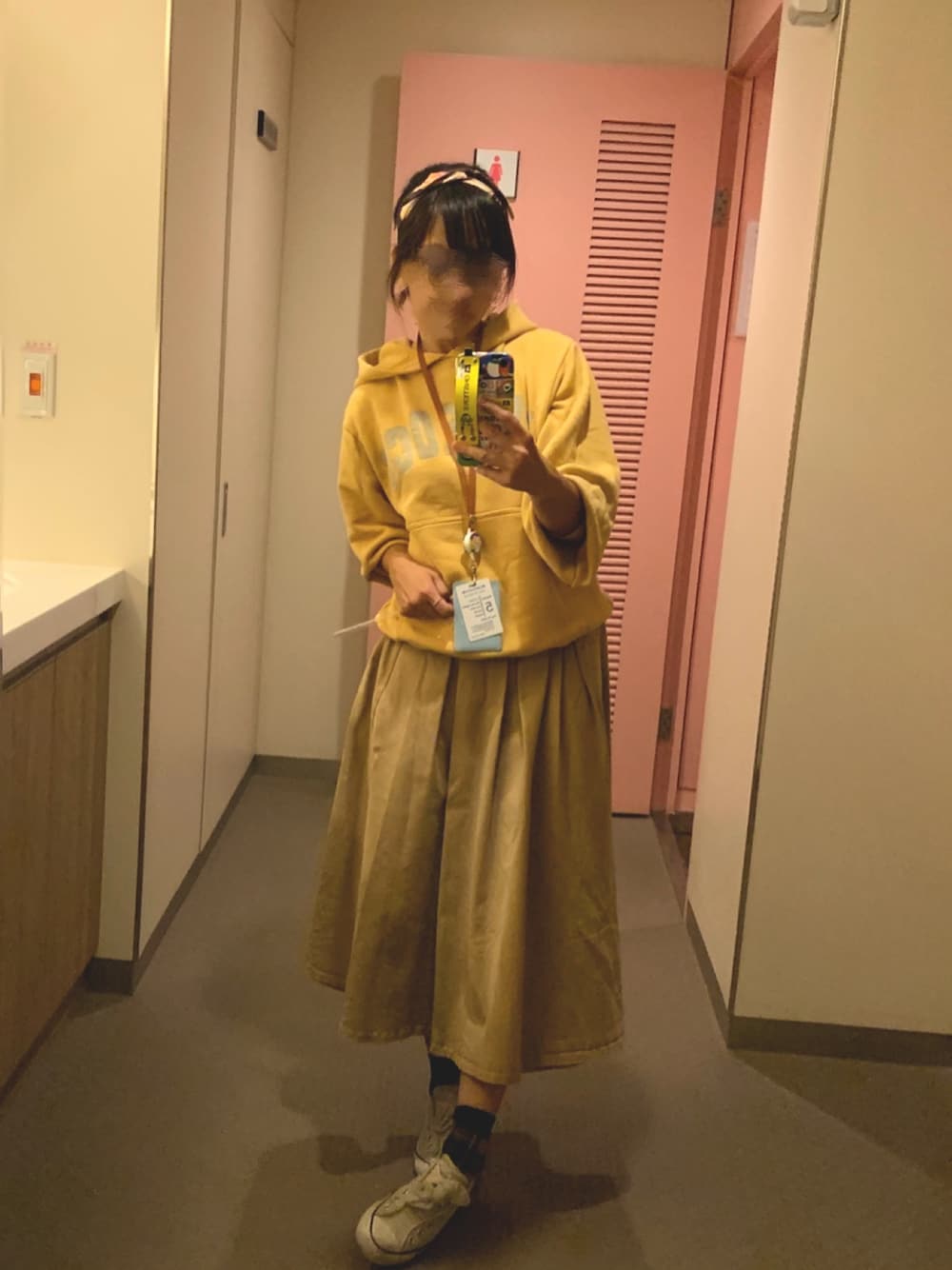 「ootd、キイロコーデ、monotone、アキコーデ」｜「RODEO CROWNS WIDE BOWLのアイテム（スウェット、イエロー系）」を使った、EVAN🙈さん（レディース・158cm）の秋コーディネートの1枚目の写真