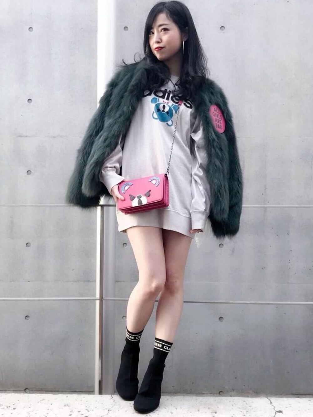 「ワンピース、ロック、ロンT、ファーコート、低身長、カットワンピ、hystericglamour、ソックス➕ブーツ、ヒスベア、hysBEAR」｜「HYSTERIC GLAMOURのFOXファーJK（ムートンコート、グリーン系）」を使った、sugiyama.sさん（レディース・157cm）の冬コーディネートの1枚目の写真