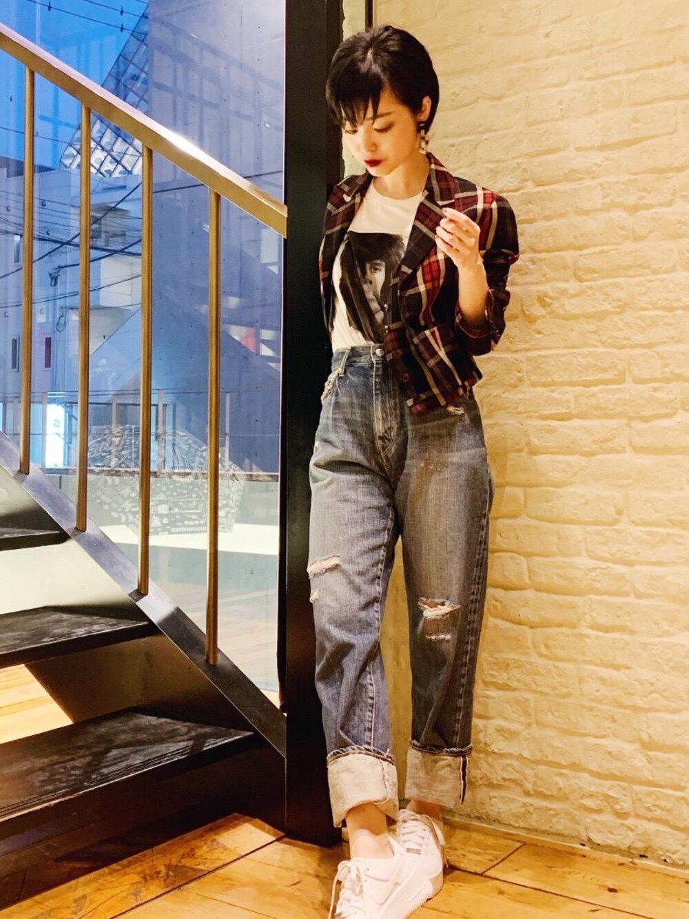 「チェック、ジャケット、デニム、カジュアル、ロック、Tシャツ、チェック柄、Hysteric Glamour、デニムコーデ、ヒステリックグラマー」｜「HYSTERIC GLAMOURのデニムハイライズテーパードパンツ（デニムパンツ、ブルー系）」を使った、sugiyama.sさん（レディース・157cm）の春コーディネートの1枚目の写真
