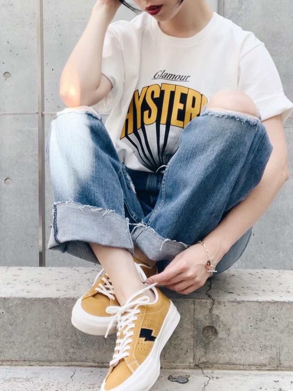 「スニーカー、デニム、カジュアル、Tシャツ、サスペンダー、Hysteric Glamour、ラフ、夏コーデ、デニムコーデ、ヒステリックグラマー」｜「HYSTERIC GLAMOURのHYS SATISFACTION ブレス（ブレスレット、シルバー系）」を使った、sugiyama.sさん（レディース・157cm）の夏コーディネートの1枚目の写真