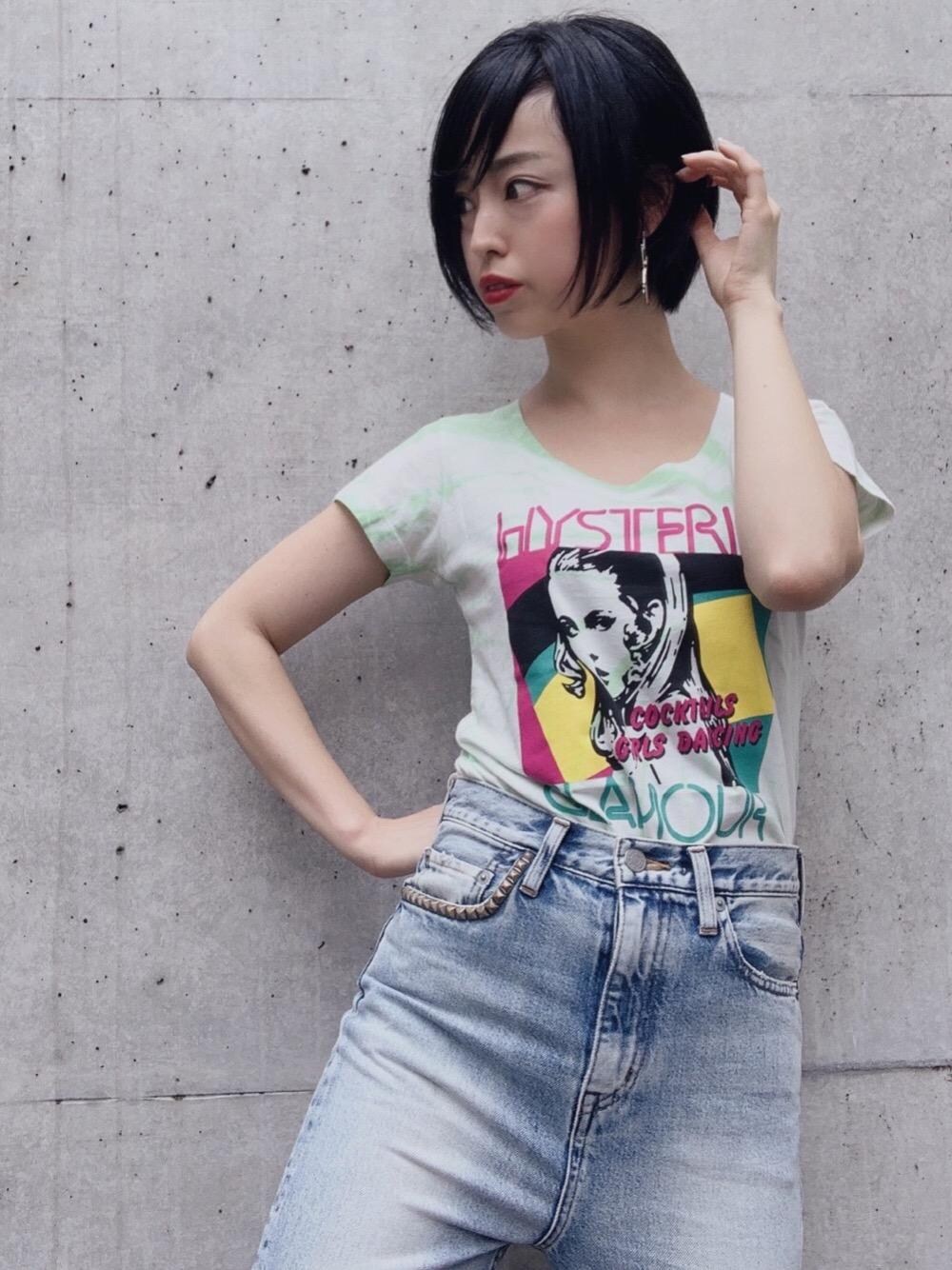 「デニム、カジュアル、Tシャツ、タイダイ柄、Hysteric Glamour、夏コーデ、タイダイ、デニムコーデ、ヒステリックグラマー、夏フェス」｜「HYSTERIC GLAMOURのSTAR ピアス（ピアス（両耳用）、シルバー系）」を使った、sugiyama.sさん（レディース・157cm）の夏コーディネートの1枚目の写真