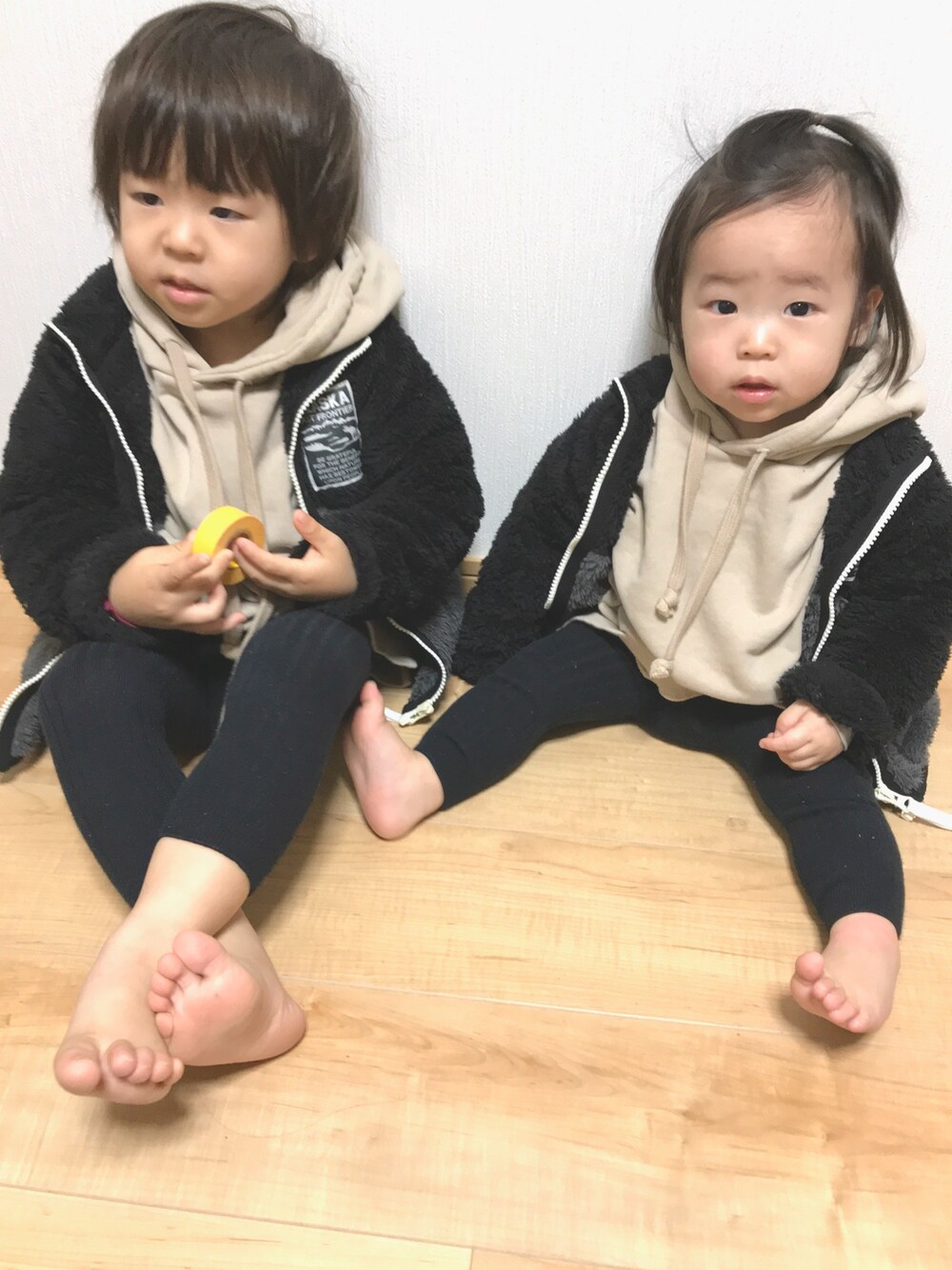 「リンクコーデ、キッズファッション、冬コーデ、男の子、きょうだいコーデ、きょうだい、おしゃれさんと繋がりたい」｜「BREEZEのファーフリースジャケット（その他アウター、ブラック系）」を使った、しんしんさん（キッズ・100cm）の冬コーディネートの1枚目の写真