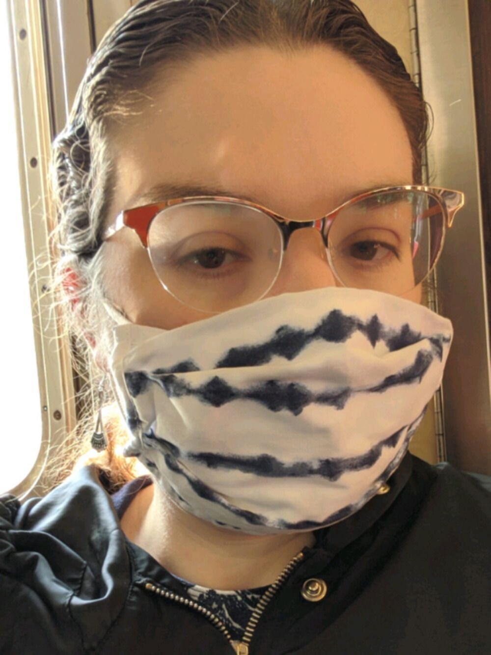 「fall、subway、MASK、facemask、blue」｜「OLD NAVYのアイテム（ファッション雑貨、ホワイト系）」を使った、Krisさん（レディース・165cm）の秋コーディネートの1枚目の写真
