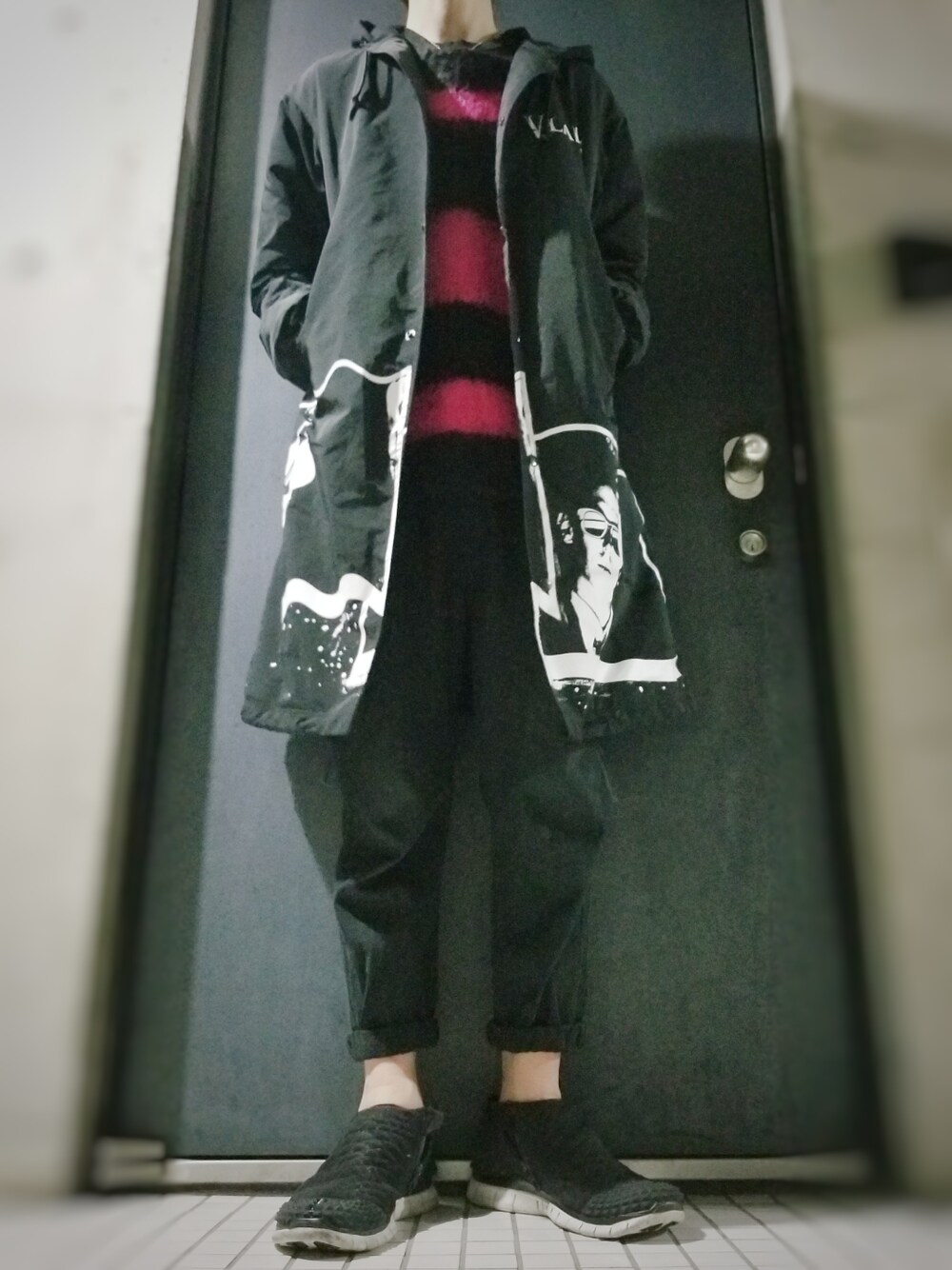 「KIM JONESのアイテム（ニット/セーター、ピンク系）」を使った、躾さん（メンズ・178cm）の冬コーディネートの1枚目の写真
