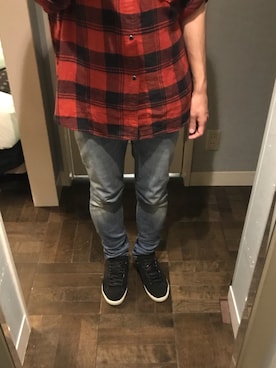 「Saint Laurent（サンローラン）のアイテム（シャツ/ブラウス、レッド系）」を使った、けーさん（メンズ・178cm）の秋コーディネート