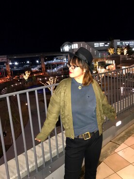 「カーキ色」｜「アイテム（ブラック系）」を使った、misiaさん（レディース・165cm）の秋コーディネート