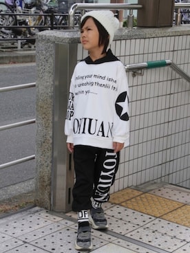 「no brand（ノーブランド）のアイテム（スウェット）」を使った、りくと&ひなさん（キッズ・120cm）の冬コーディネート
