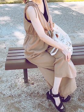 「アイテム（つなぎ/オールインワン、ベージュ系）」を使った、sanaさん（レディース・156cm）の夏コーディネート