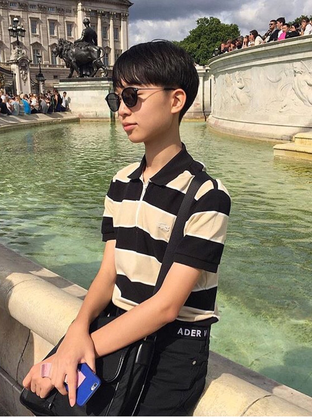 「おしゃれさんと繋がりたい、大人カジュアル、黒スキニー、秋服準備はじめました、OPENING CEREMONY×lacoste、LACOSTE、OPENING CEREMONY、いいね、save、フォローお願いします🤑、ショルダーバッグ、ボーダートップス」｜「LACOSTEのアイテム（ポロシャツ、ベージュ系）」を使った、こーきさん（メンズ・175cm）の秋コーディネートの1枚目の写真