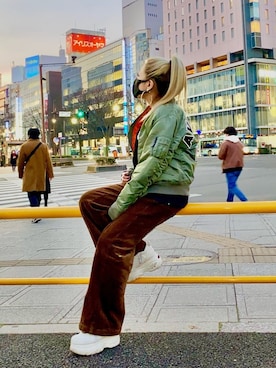 「くすみカラー」｜「アイテム（MA-1）」を使った、minagawaさん（レディース・152cm）の冬コーディネート