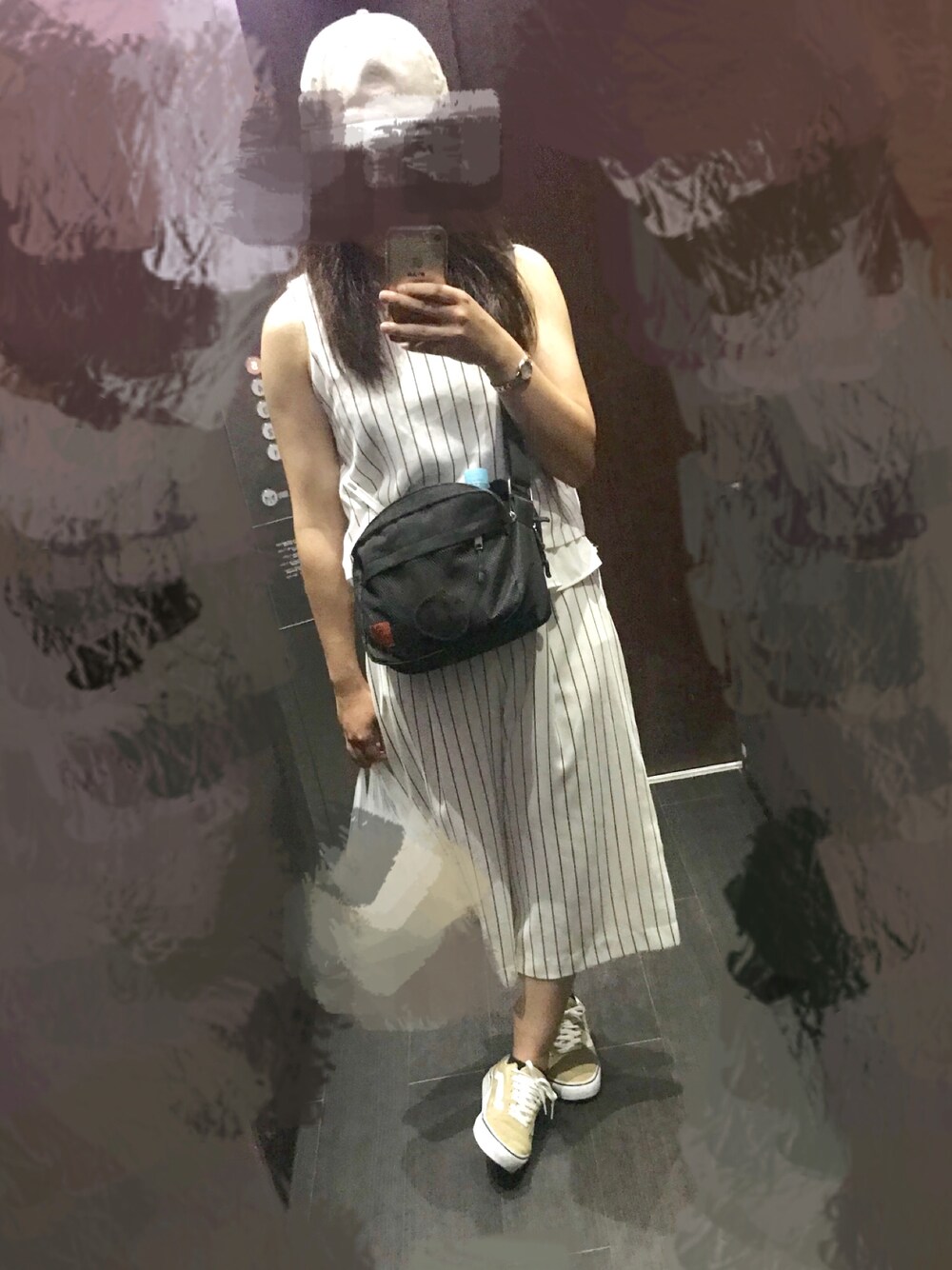 「夏、シンプル、カジュアル、ootd、ノースリーブ、スニーカー、ラクチンコーデ」｜「WEGOのWEGO/プレーンLowCap（キャップ、ベージュ系）」を使った、meさん（レディース・162cm）の夏コーディネートの1枚目の写真