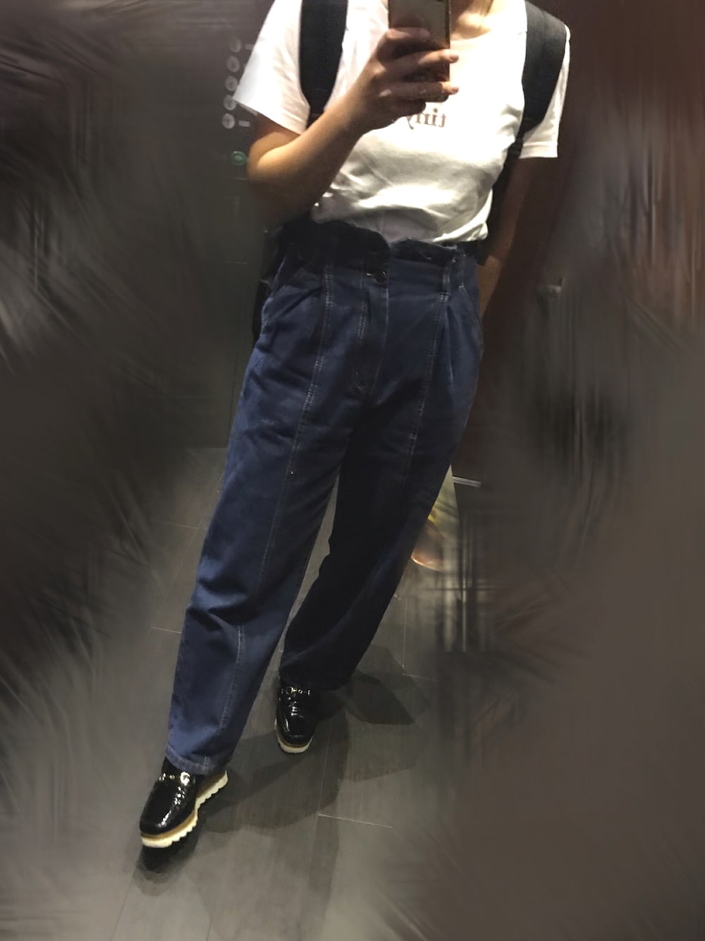 「シンプルコーデ、カジュアルコーデ、デニム、casual」｜「Tinyのアイテム（Tシャツ/カットソー、ホワイト系）」を使った、meさん（レディース・162cm）の秋コーディネートの1枚目の写真