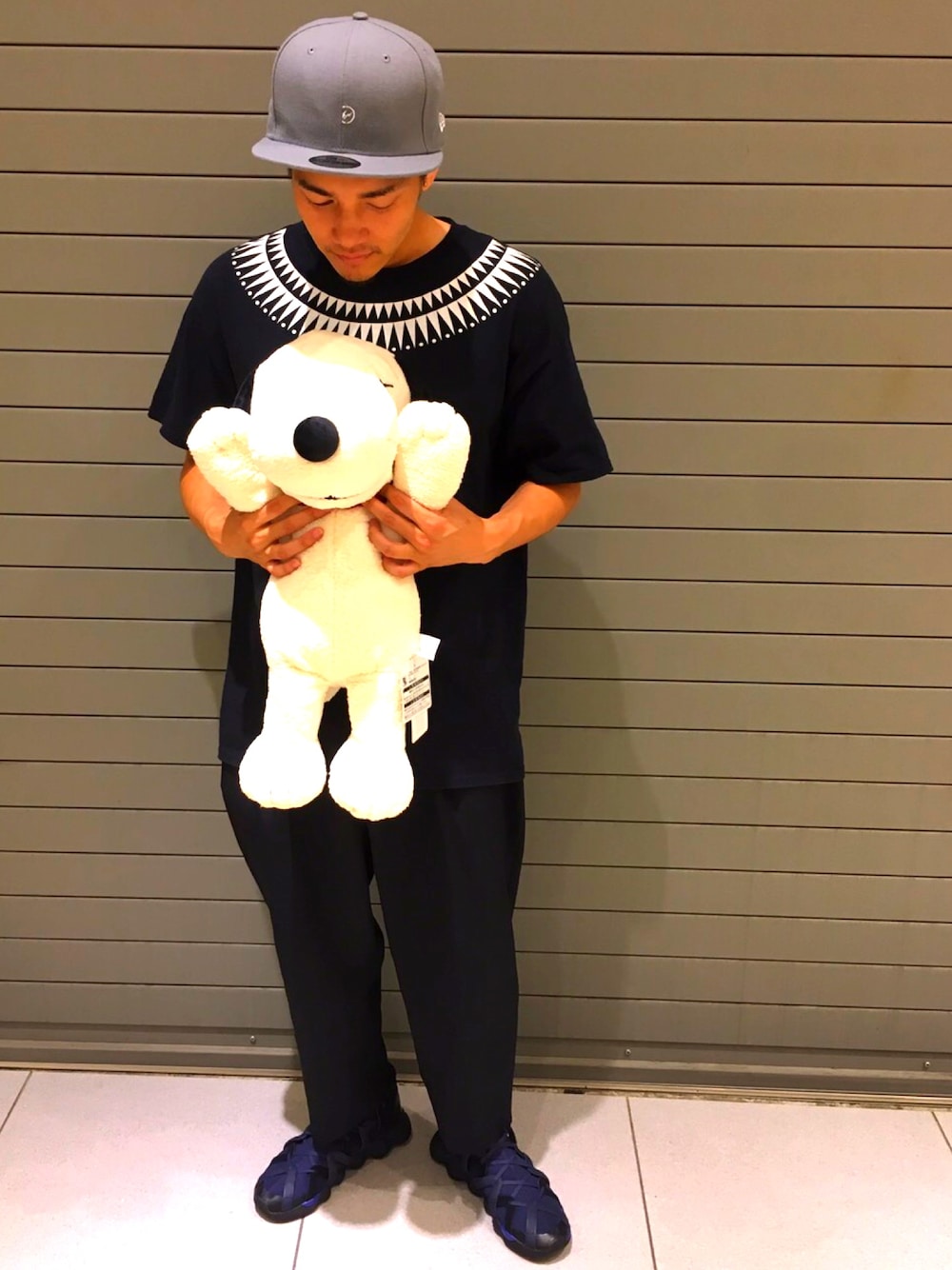 「kaws、UNDER COVER、fragmentdesign、NEW ERA、Y-3、PEANUTS」｜「fragment designのアイテム（キャップ、グレー系）」を使った、John Titorさん（メンズ・165cm）の夏コーディネートの1枚目の写真