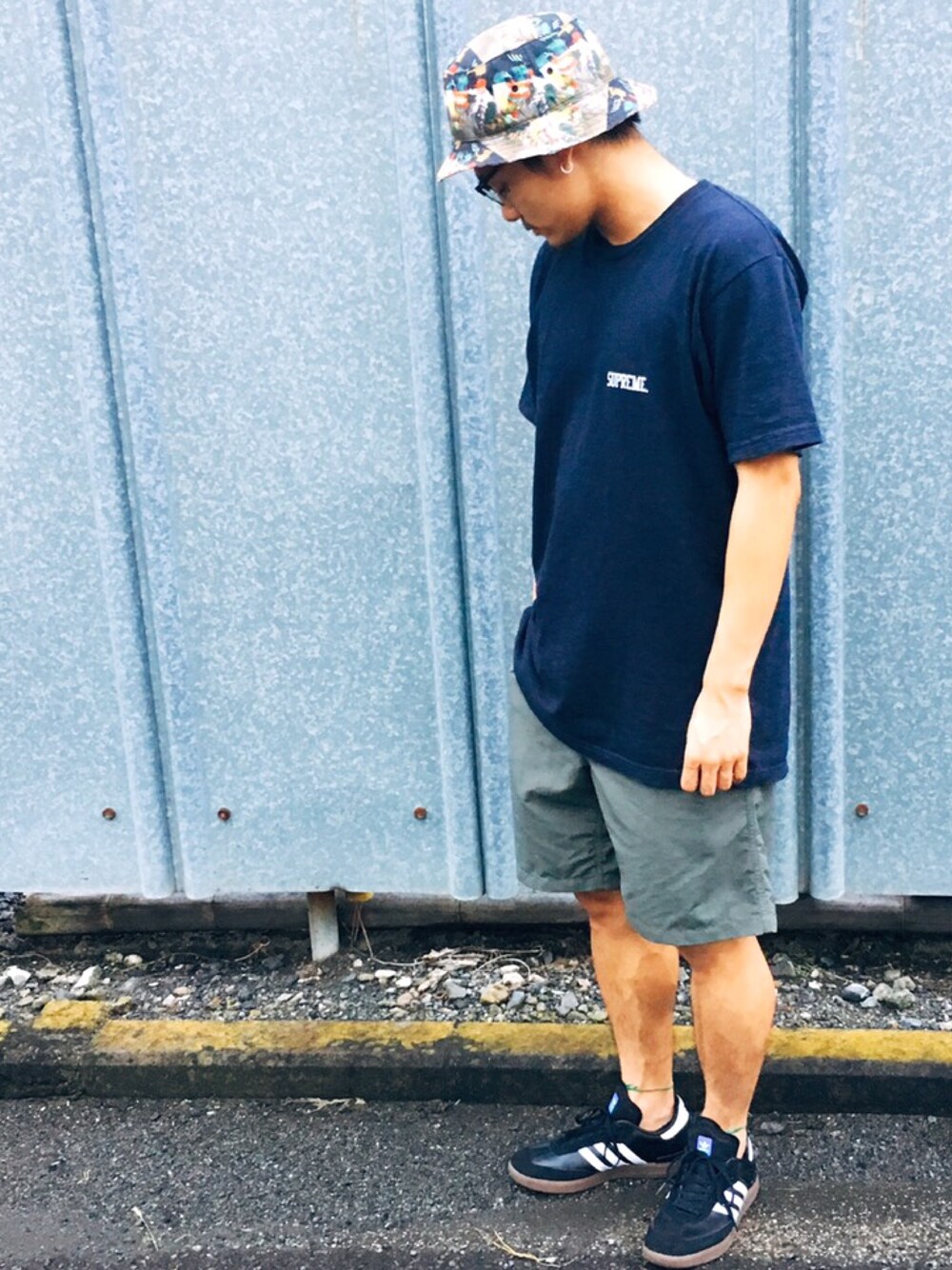 「Supreme x Comme des Garcons SHIRT、supreme、commedesgarcons、ray ban、adidas originals、samba」｜「Supreme のアイテム（ハット、レッド系）」を使った、John Titorさん（メンズ・165cm）の夏コーディネートの1枚目の写真