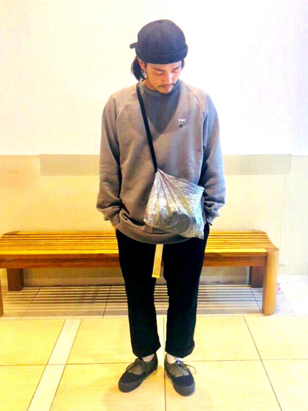 「wtaps、VANS VAULT、Dickies、ZEPTEPI」｜「WTAPSのアイテム（スウェット、グレー系）」を使った、John Titorさん（メンズ・165cm）の冬コーディネートの1枚目の写真