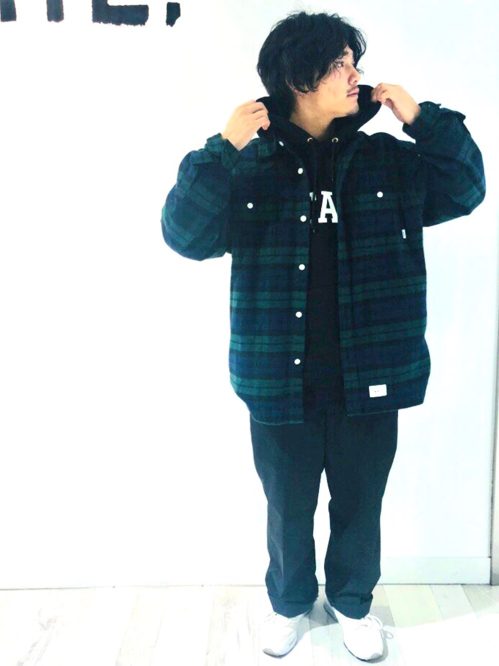 「wtaps、New Balance、redcap」｜「WTAPSのアイテム（シャツ/ブラウス、ブラック系）」を使った、John Titorさん（メンズ・165cm）の秋コーディネートの1枚目の写真