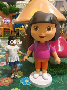 「petit main（プティマイン）のネコ顔プリント＆裾フリル付きフレンチスリーブTシャツ（Tシャツ/カットソー、ホワイト系）」を使った、oliviaさん（キッズ・120cm）の夏コーディネート