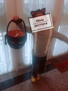 「flipeezのアイテム（トートバッグ、ブラック系）」を使った、oliviaさん（キッズ・120cm）の秋コーディネート