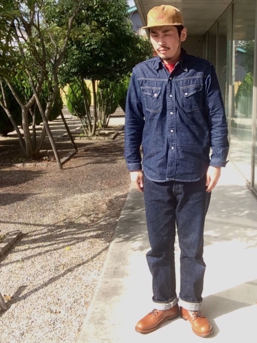 「デニムオンデニム、シンプル、ベースボールキャップ、ベックマン、ウエスタンシャツ、デニム」｜「WAREHOUSEのEBBETS FIELD FLANNELS（キャップ、ベージュ系）」を使った、さとしさん（メンズ・174cm）の秋コーディネートの1枚目の写真