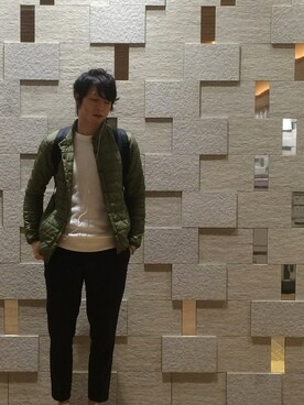 「白ニット、黒リュック」｜「アイテム（ジャケット/アウター）」を使った、icchoさん（メンズ・177cm）の春コーディネート