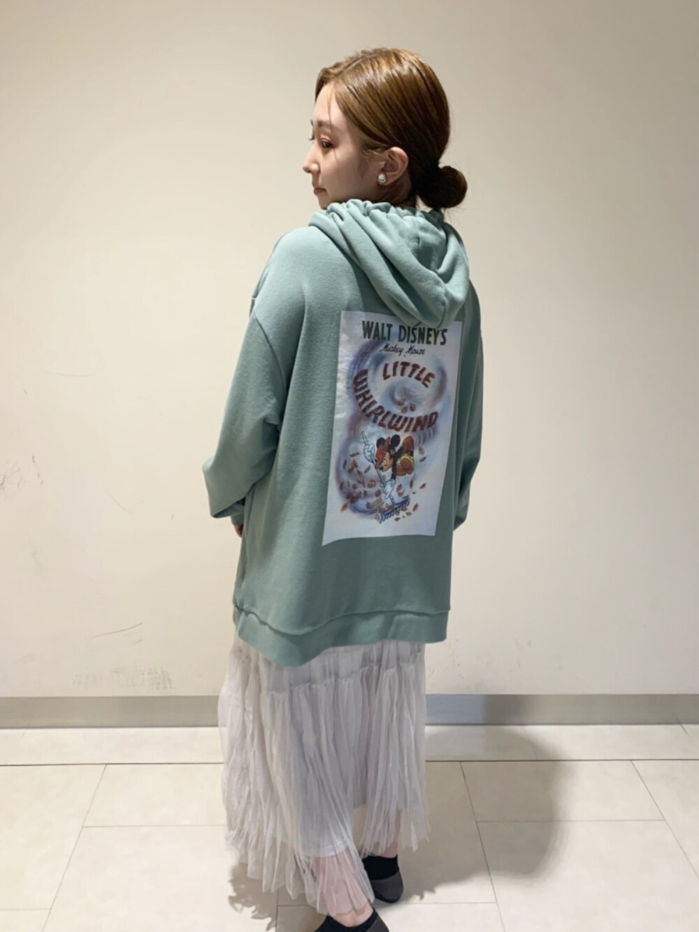 「Areeam、パステル映える春、ラクチンコーデ、ビッグカラー、プチプラ、休日スタイル、スカート、チュニック、オトナカジュアル、オーバーサイズ」｜「earth music&ecologyのアイテム（パーカー、グリーン系）」を使った、まいさん（レディース・158cm）の春コーディネートの1枚目の写真