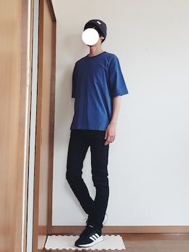 「GU（ジーユー）のアイテム（デニムパンツ、ブルー系）」を使った、つづみさん（メンズ・182cm）の春コーディネート