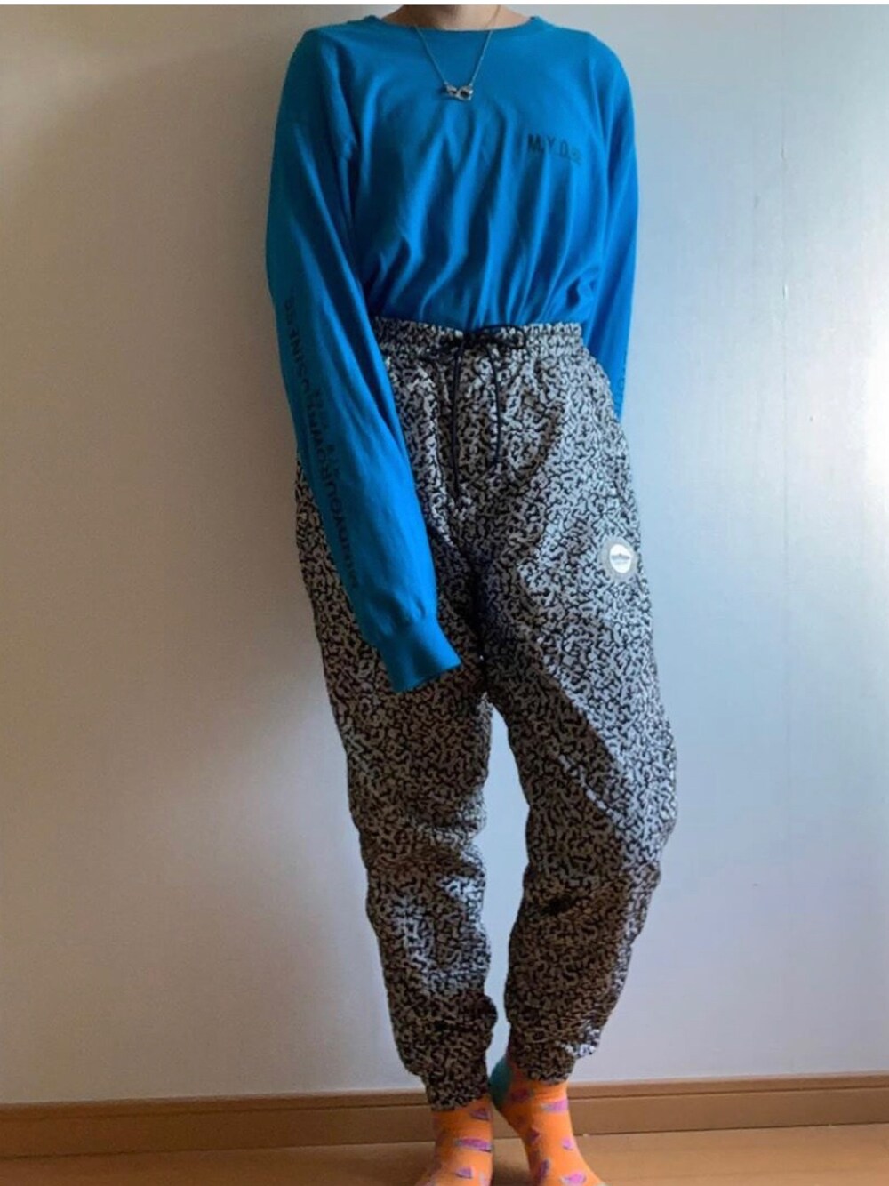 「myob、JOYRICH、happy socks」｜「myobnycのアイテム（Tシャツ/カットソー、ブルー系）」を使った、ひかりさん（レディース・163cm）の夏コーディネートの1枚目の写真