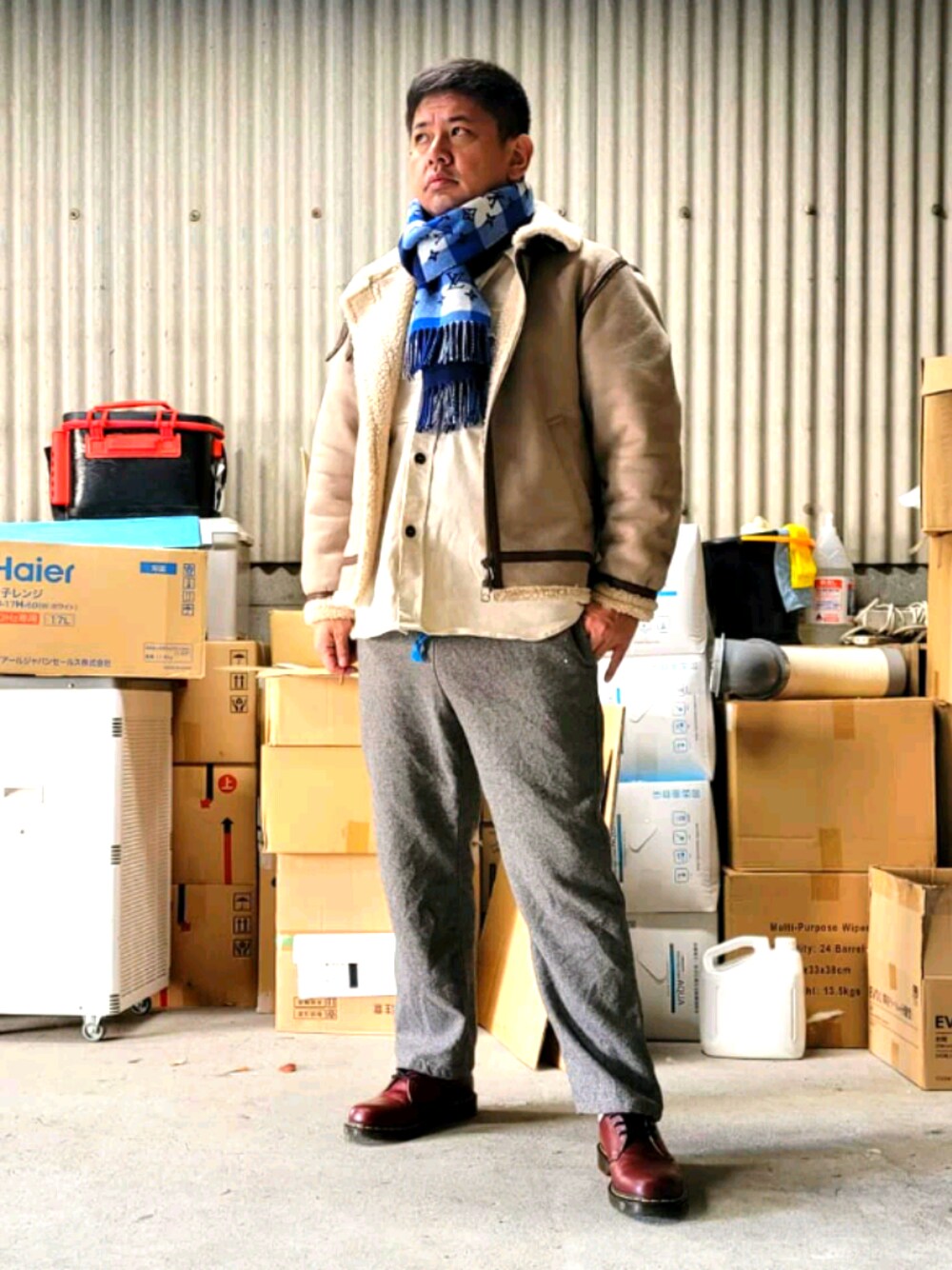 「冬、大人カジュアル、ルイヴィトン、Diesel、ダファー、ドクターマーチン、ジャパンブルージーンズ、おしゃれさんと繋がりたい、もこもこ、冬コーデ」｜「JAPAN BLUE JEANSのアイテム（その他パンツ、グレー系）」を使った、wa-chanさん（メンズ・178cm）の冬コーディネートの1枚目の写真