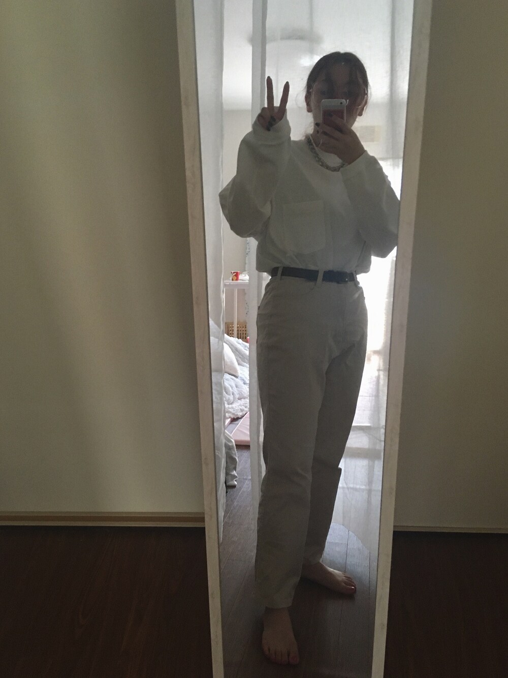 「シンプル、低身長コーデ」｜「BLUE WORKのアイテム（Tシャツ/カットソー、ホワイト系）」を使った、:)さん（レディース・156cm）の秋コーディネートの1枚目の写真