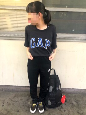 Gap ロゴクルーネックTシャツを使った人気ファッションコーディネート